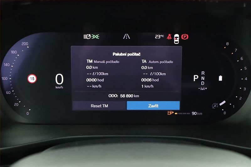 Volvo XC40 (2023) B3 - fotka 8 z 26