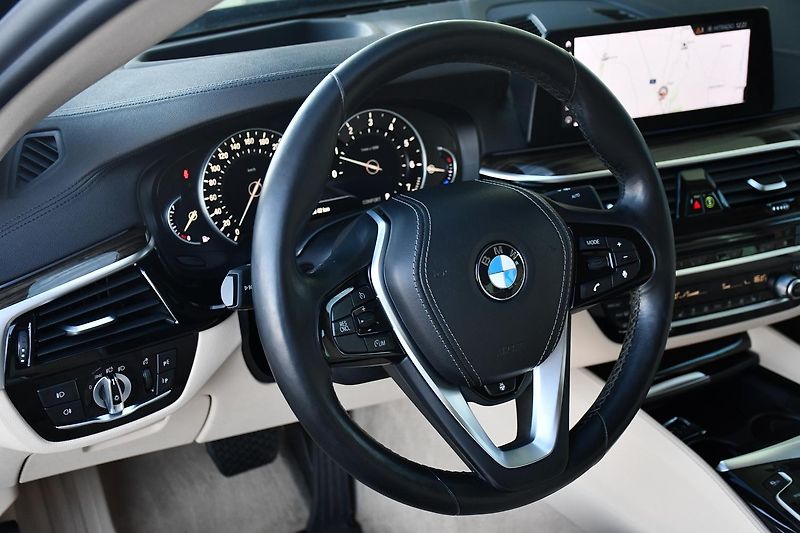 BMW Řada 5 540i xD LUXURY LINE HUD - fotka 16 z 35