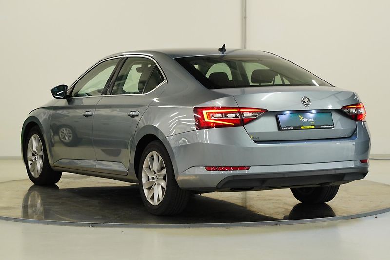 Škoda Superb - fotka 7 z 30