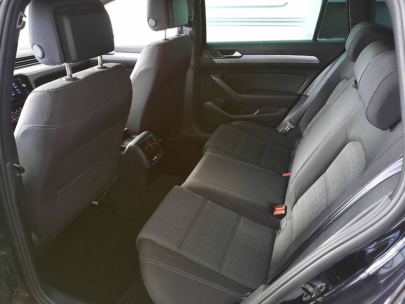 Volkswagen Passat Variant (2023) 2.0 TDI (110kW/150k) DSG, Busi - fotka 8 z 27