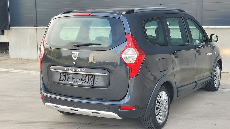 Dacia Lodgy STEPWAY 1,6i 75 KW 7 MÍST - fotka 12 z 26