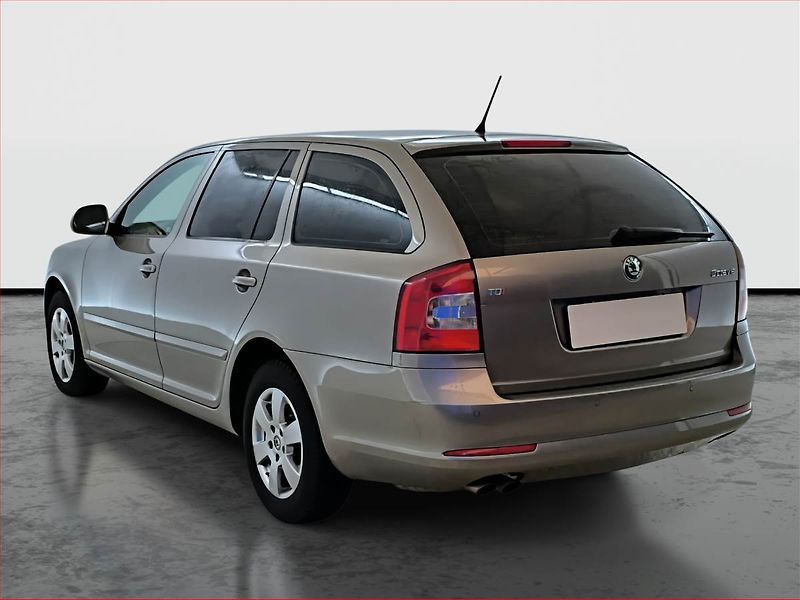 Škoda Octavia (2011) 2.0 TDI, Serv.kniha, Xenony - fotka 4 z 16
