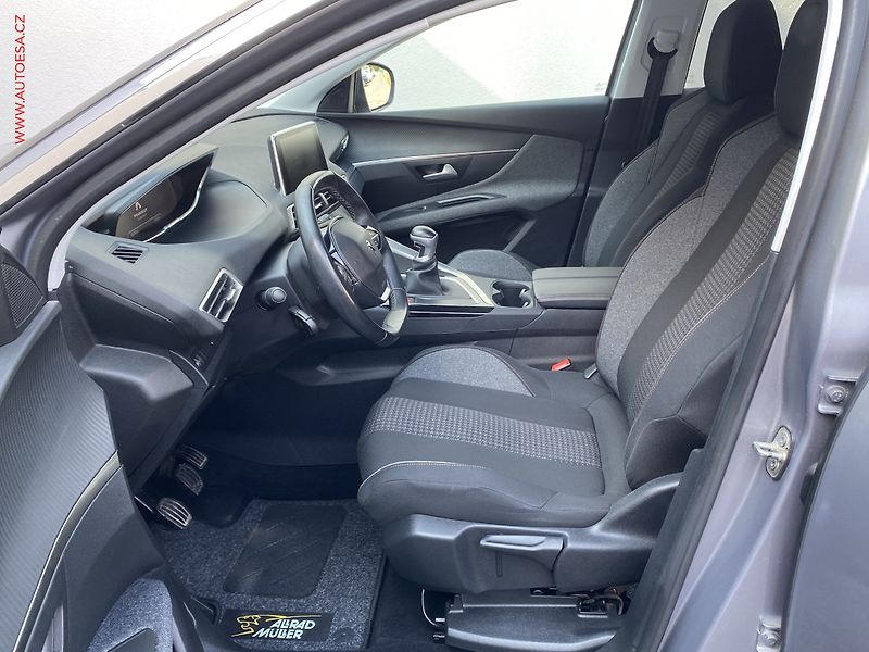 Peugeot 3008 (2019) 1.2PT, Active, navi, kamera - fotka 9 z 18