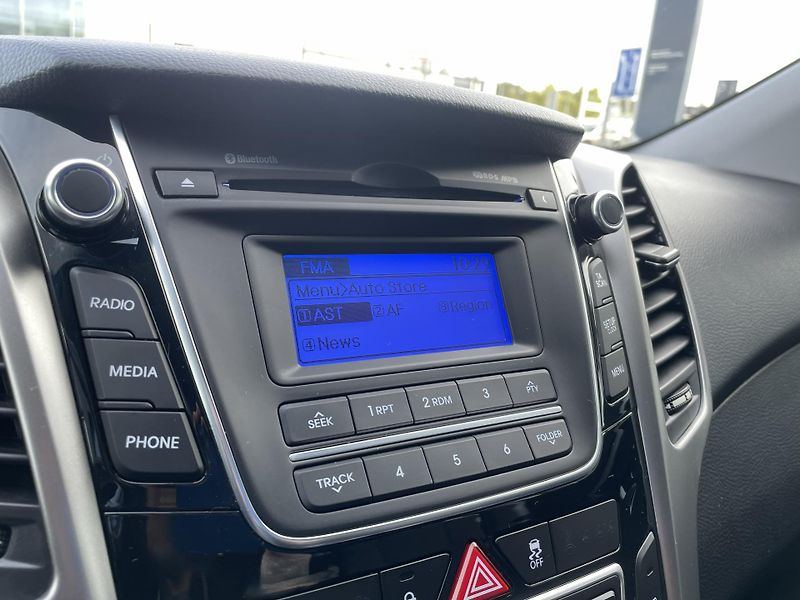 Hyundai i30 TRIKOLOR 1.6 CVVT 88 kW   - fotka 17 z 25