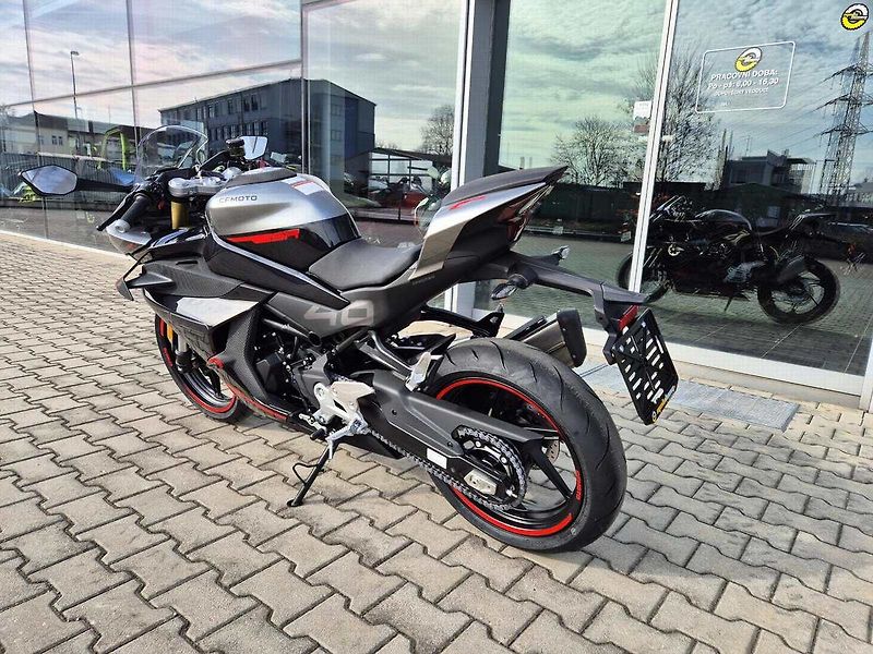 CFMOTO 450 SR (2026) - fotka 6 z 15