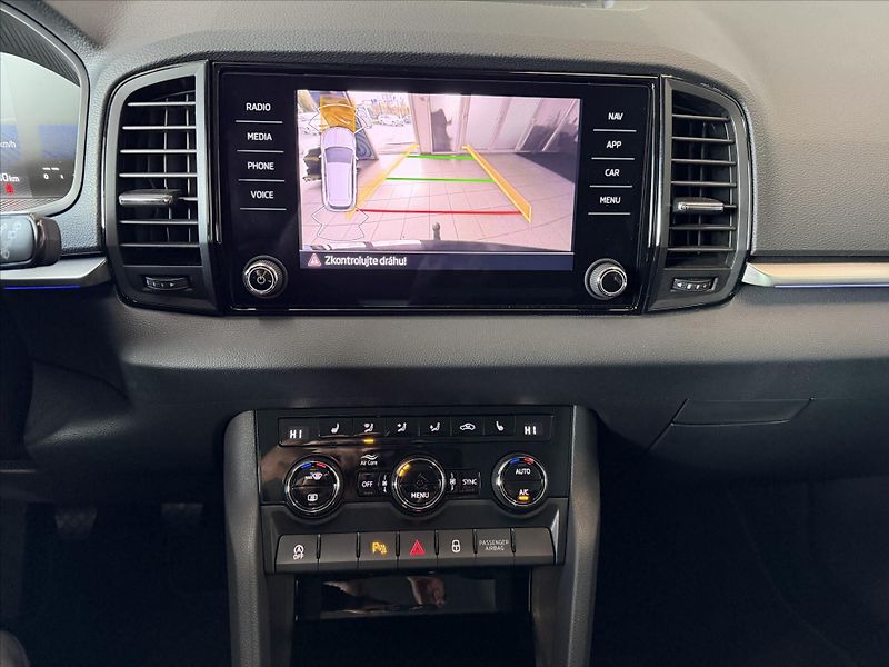 Škoda Karoq 1,0   Selection TOUR - fotka 11 z 19