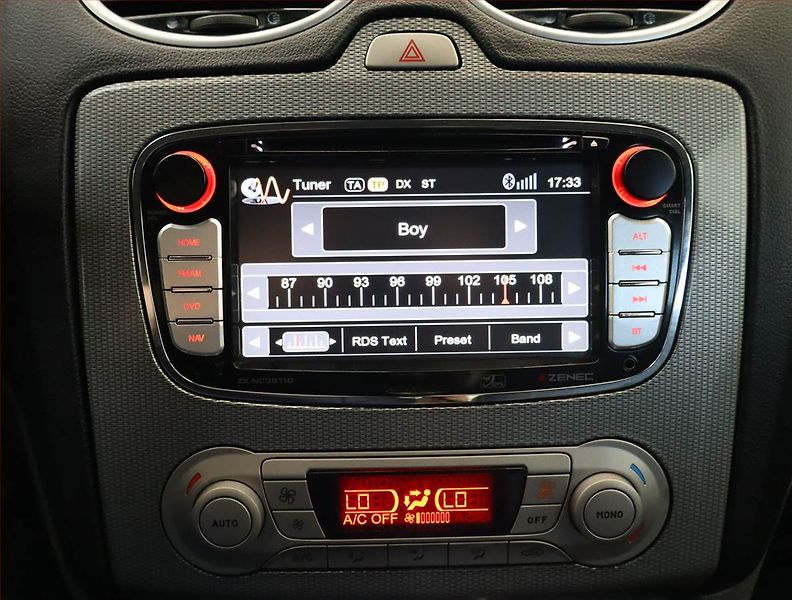 Ford Focus (2010) 1.6 TDCi, po STK, zamluveno - fotka 12 z 22