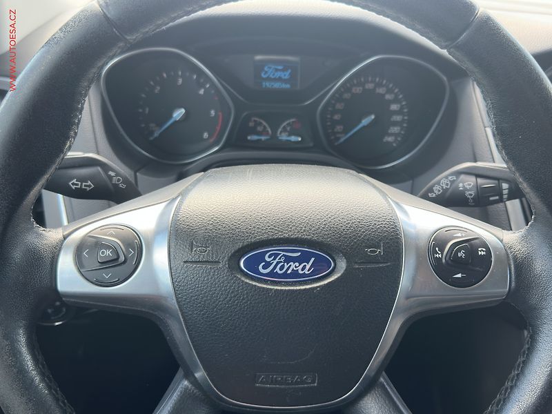 Ford Focus (2014) 1.6 TDCi, AC, výhřev sed - fotka 12 z 18