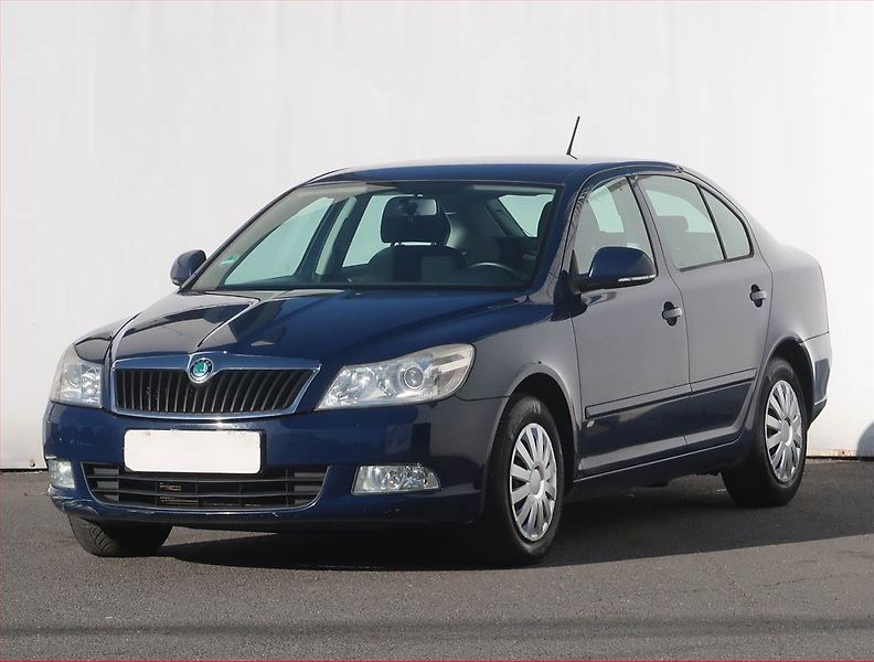 Škoda Octavia (2011) Ambiente 1.6 TDI, nová STK - fotka 2 z 16