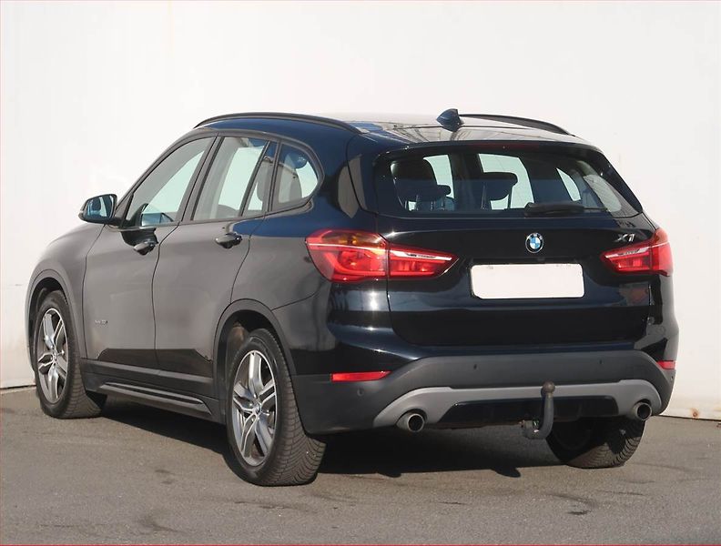 BMW X1 (2015) xDrive20i, 4X4, Automat - fotka 4 z 21