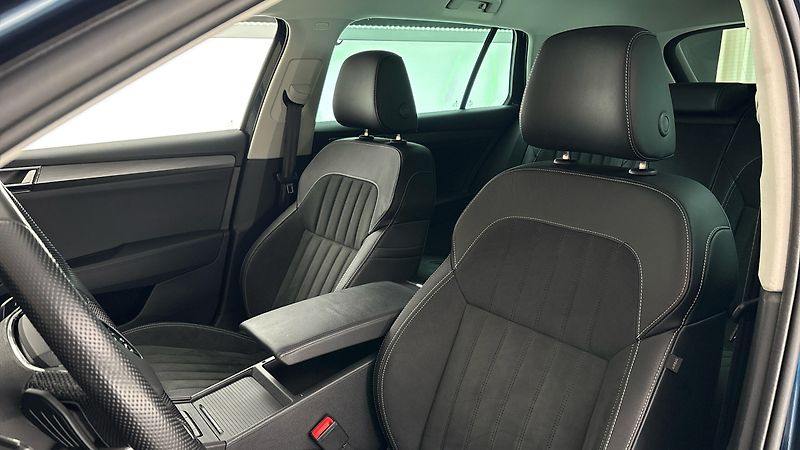Škoda Superb 2.0 TDI DSG 4x4 Style Combi - fotka 15 z 31