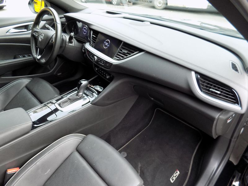 Opel Insignia (2022) 2.0 16V GSi  1. majitel - fotka 10 z 17