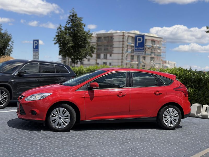 Ford Focus (2014) 1.6i 77 kW/park. senzor - fotka 2 z 19