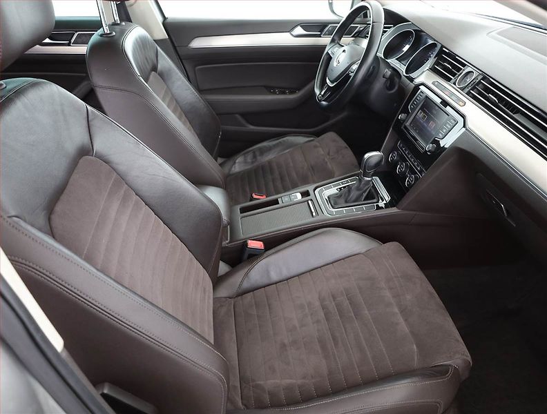Volkswagen Passat (2015) Highline 2.0 TDI, Automat - fotka 7 z 16