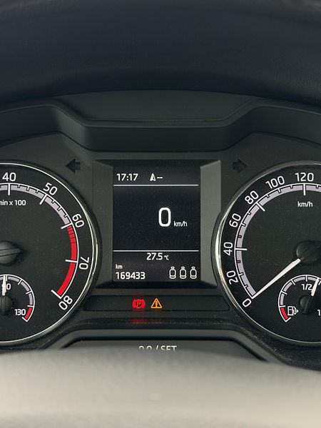 Škoda Octavia (2019) 1. Majitel, Dovoz - fotka 13 z 21