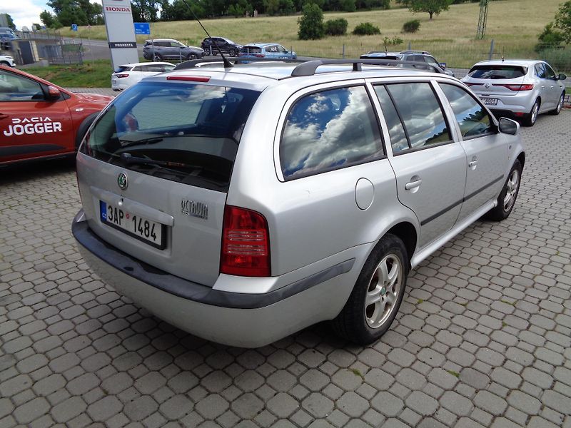 Škoda Octavia 1,9 TDi 66 kW - fotka 6 z 24