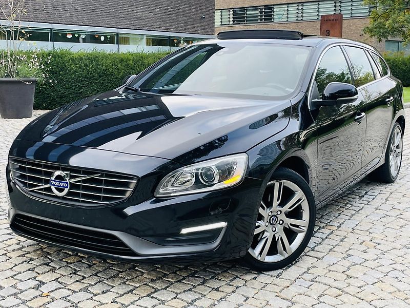 Volvo V60 2.0D 5VÁLEC AUT SERVISKA TAŽNÉ - fotka 1 z 44