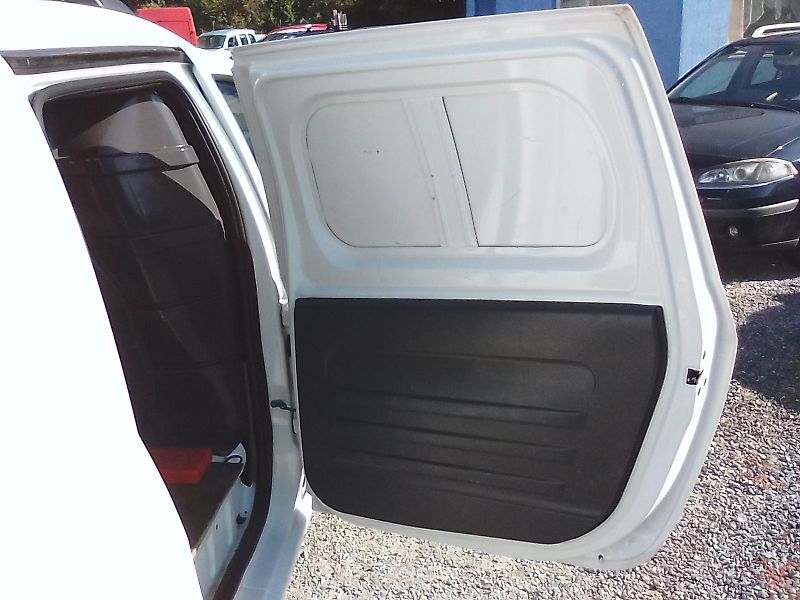 Dacia Logan (2011) Express 1.6i / 62 KW, závěs - fotka 24 z 39