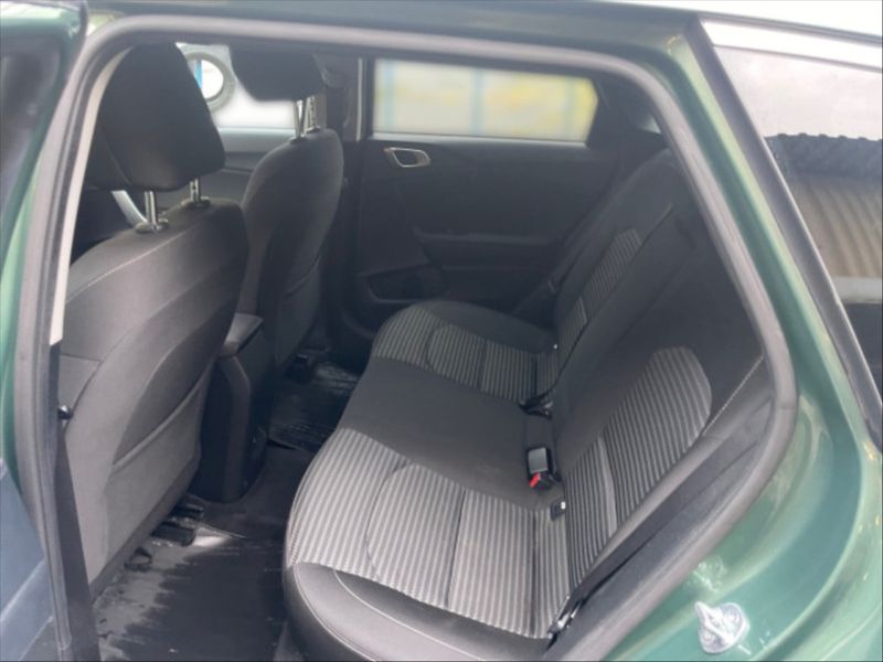 Kia Ceed 1,5 TGDI Top AT - fotka 6 z 10