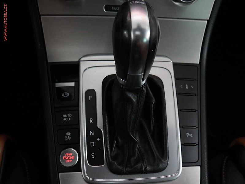 Volkswagen Passat (2012) 3.6 FSi 4x4, ČR, DSG, bixen - fotka 16 z 20