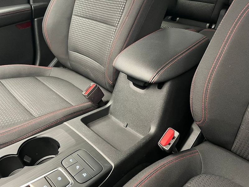 Ford Kuga 2.5 Duratec HEV 4x4 ST-LINE - fotka 25 z 66