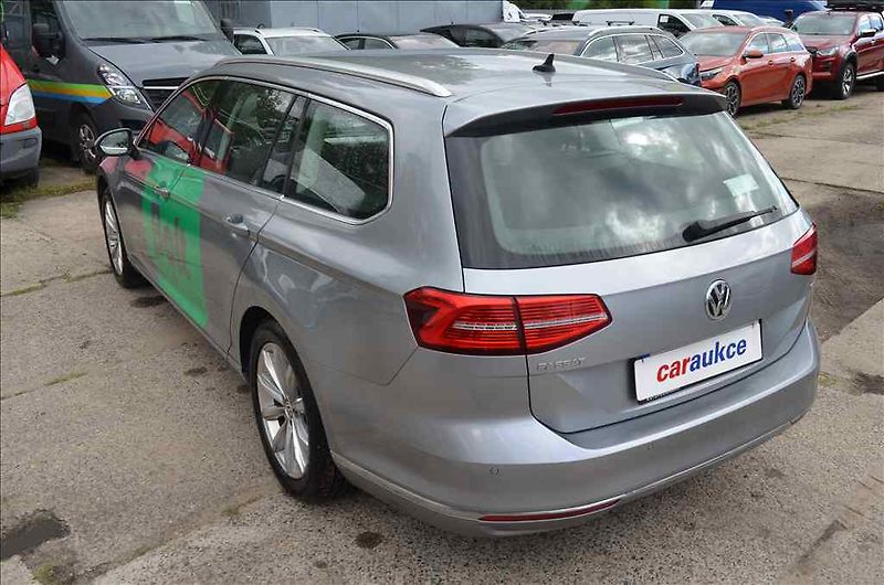 Volkswagen Passat (2018) 1,6 TDI HIGHLINE - fotka 6 z 22