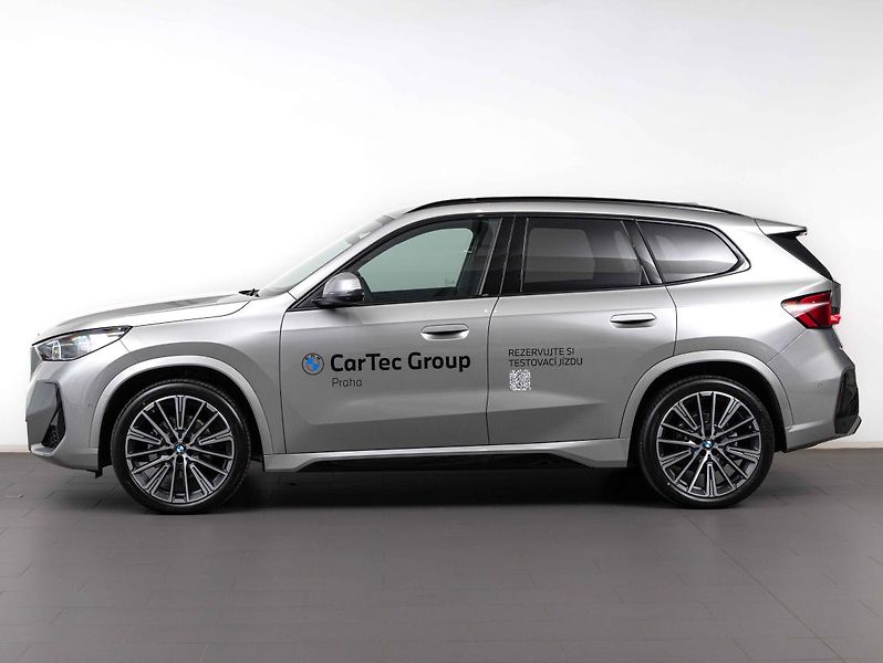 BMW iX1 eDrive20 - fotka 2 z 6