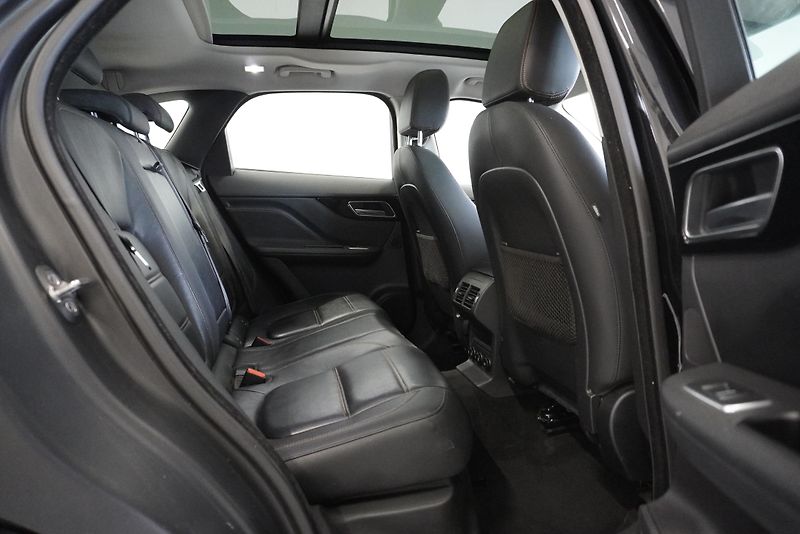 Jaguar F-Pace 3.0D 221 kW 4x4 AUTOMAT 8st. - fotka 30 z 36