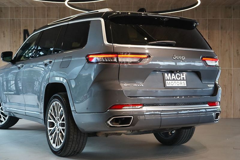 Jeep Grand Cherokee Summit Reserve L - fotka 12 z 71