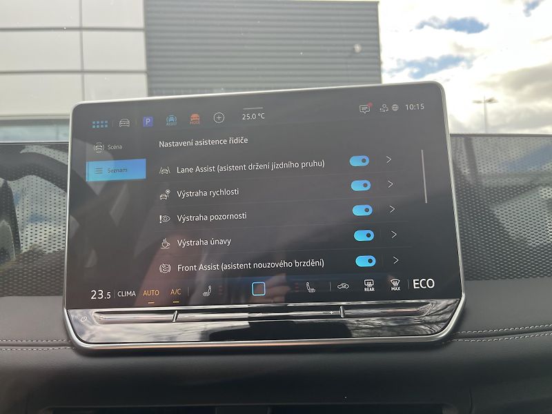 Volkswagen Tiguan People 1,5 TSI 150 kW eHybrid - fotka 18 z 23