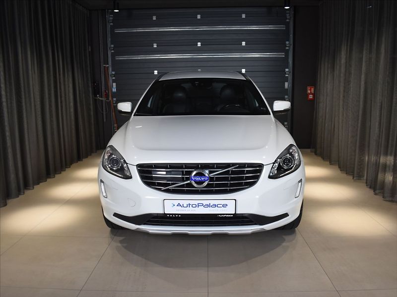 Volvo XC60 2,4 D4 AWD SUMMUM Bezklíč,BLIS - fotka 6 z 23