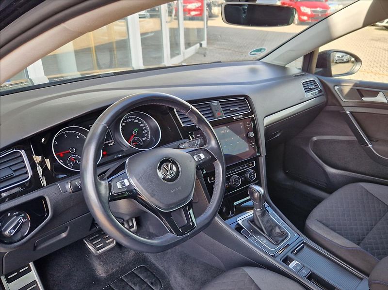 Volkswagen Golf 1,6 TDI JOIN EDITION LED NOSIČ - fotka 20 z 43