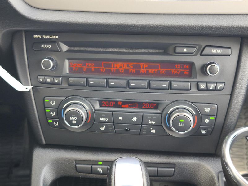 BMW X1 2011 ČR 2.0d 150kW 2.MAJITEL - fotka 11 z 34