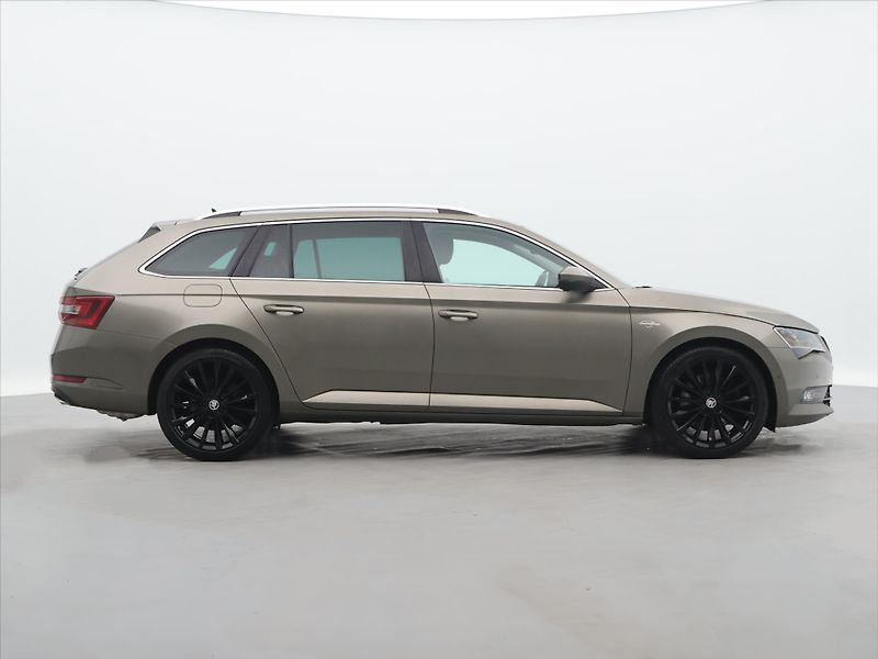 Škoda Superb 2.0 TSI 206kW DSG CZ L&K - fotka 8 z 37