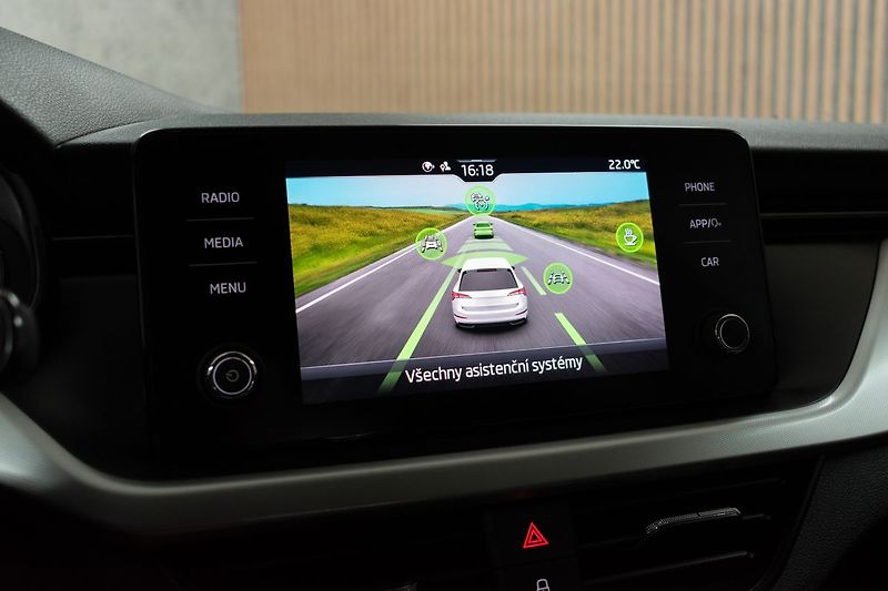 Škoda Scala 1.0 TSI 81kW *KAMERA*ACC* - fotka 26 z 38