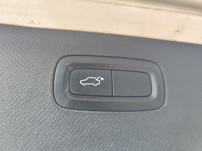 Volvo XC90 2.0 T6/235kW Momentum AWD - fotka 11 z 35