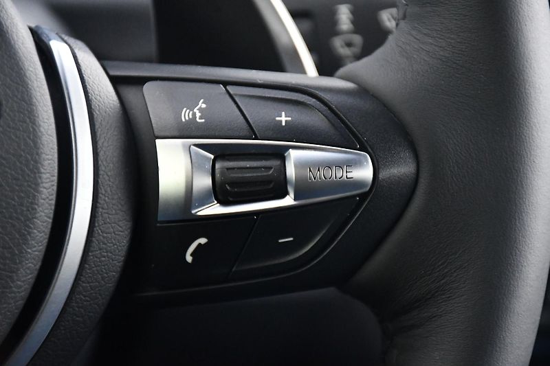 BMW Řada 3 330d xDrive MPaket SERV.KNÍŽKA - fotka 28 z 50