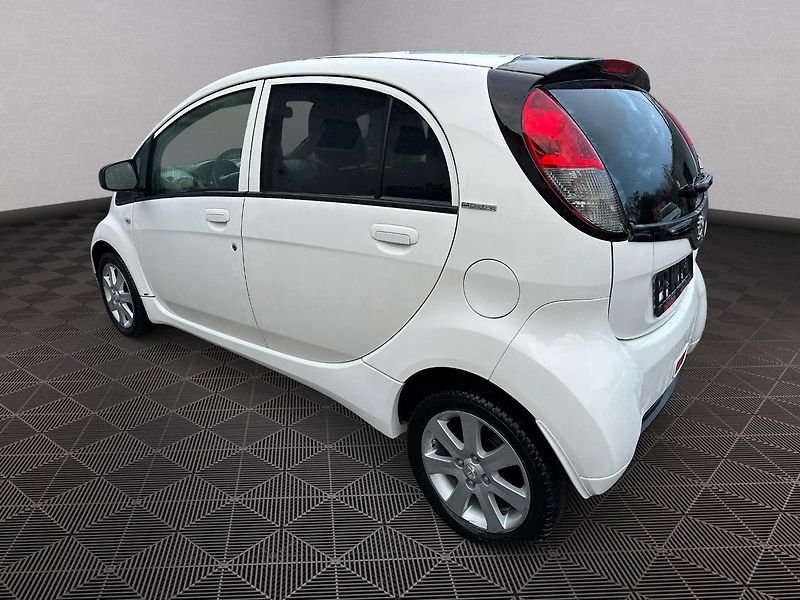 Peugeot iOn (2015) 49Kw - fotka 5 z 21