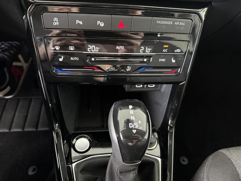 Volkswagen T-Cross (2025) 1,0TSi DSG IQ.LIGHT TAŽNÉ NAVI - fotka 25 z 32
