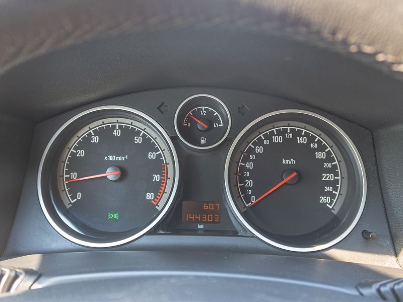 Opel Astra (2007) 1.4i 63KW KUPÉ – SERVISKA - fotka 17 z 40