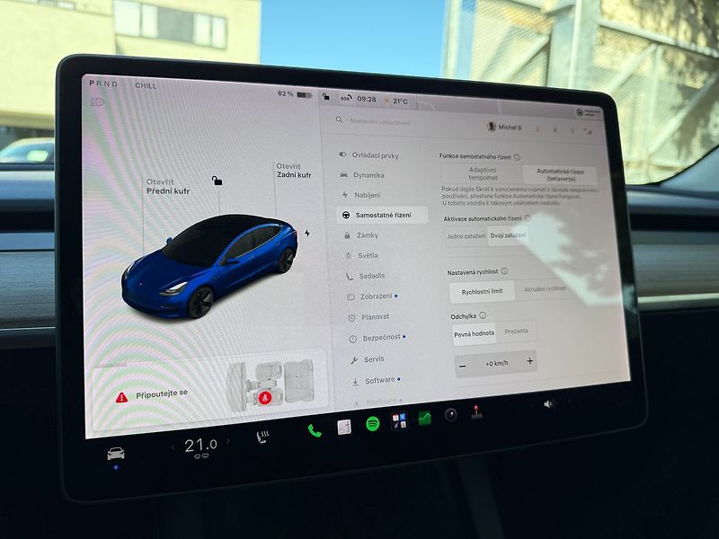 Tesla Model 3 Long Range REZERVACE - fotka 21 z 41