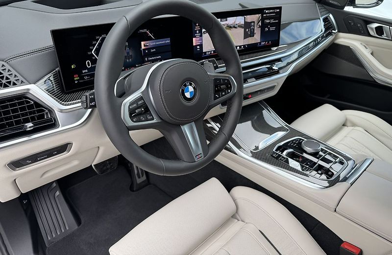 BMW X7 xDrive 40d - fotka 15 z 24