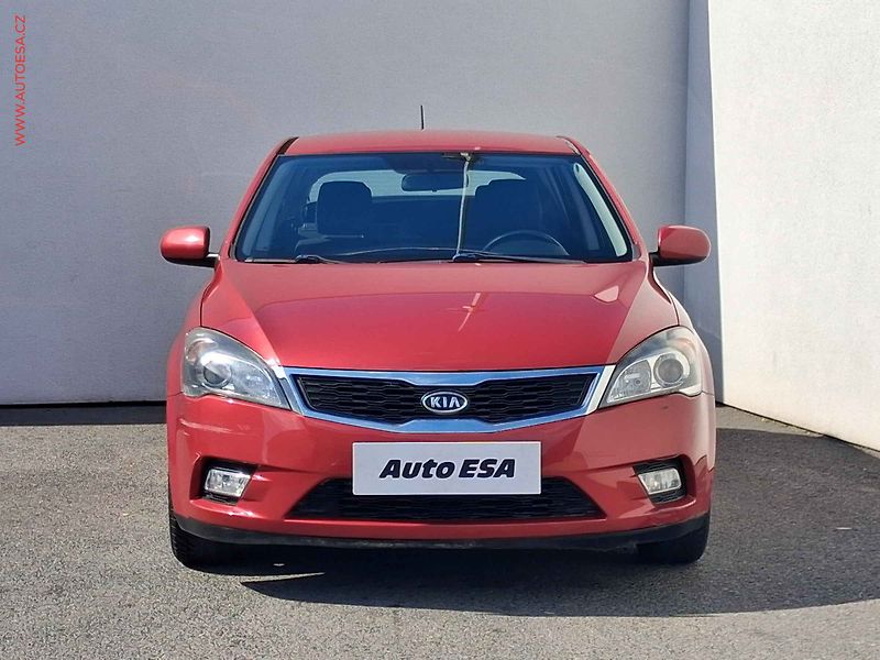 Kia Ceed (2010) 1.4 MPI, 1.maj,ČR, AC - fotka 2 z 17