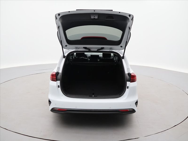 Kia Ceed 1,5 T-GDI 117kW DCT TOP DPH CZ - fotka 9 z 33
