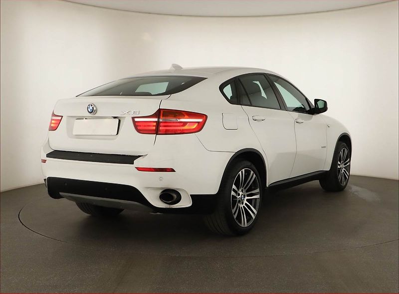 BMW X6 (2013) M Paket xDrive30d, 4X4 - fotka 5 z 15
