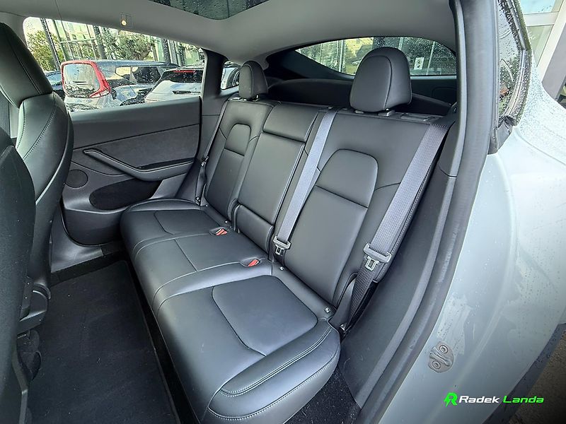 Tesla Model Y (2023) RWD, 255 kW, LFP - fotka 12 z 12