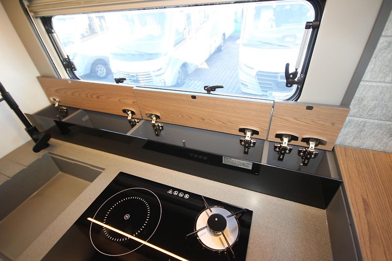 Niesmann+Bischoff (2025) ARTO 88 E model 2026 - fotka 43 z 79
