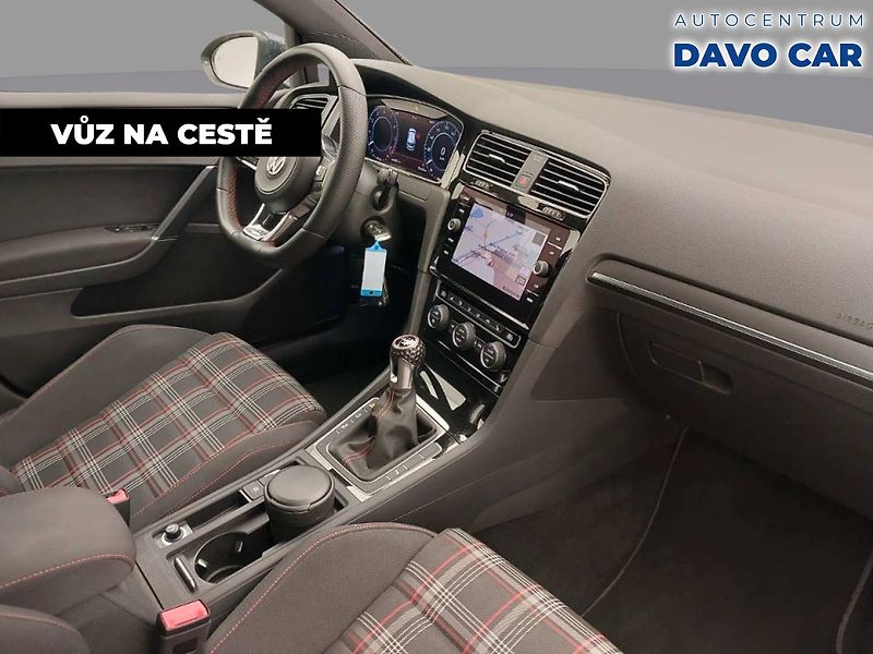 Volkswagen Golf 2,0 GTI 180kW LED 1.Maj. - fotka 4 z 10