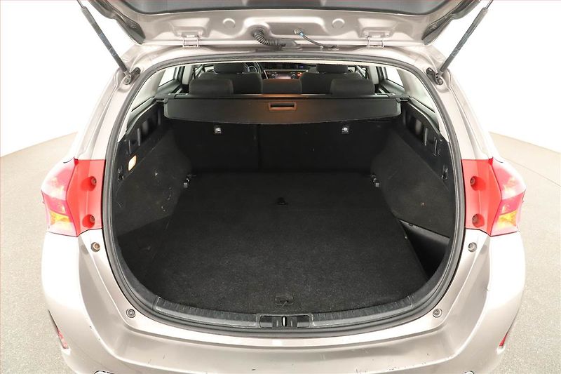 Toyota Auris (2013) 1.6 Valvematic, Serv.kniha - fotka 12 z 12