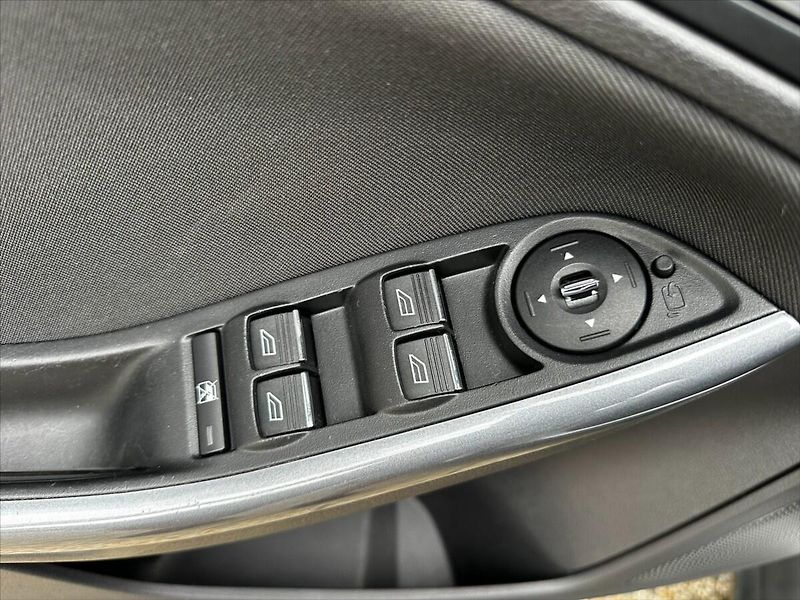 Ford Focus 2,0 TDCi 85kW AUTOMAT - fotka 18 z 39